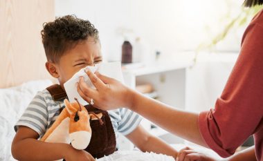 Pse sëmuren kaq shpesh fëmijët? Pediatrja rendit arsyet dhe këshillat!