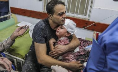 Mjeku rrëfen gjendjen rëndë në Gaza: Ne duhet të vendosim kë të shpëtojmë, e kë të lemë të vdesë