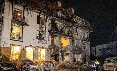 Raketat ruse shkatërrojnë hotelin në Kharkiv, plagosen 13 persona