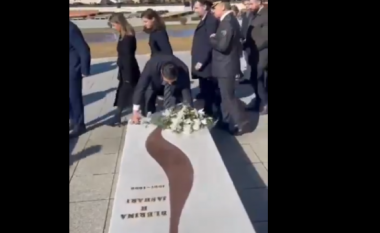 Politikani serb Sandulovic rikthen vizitën tek varrezat e Jasharajve: Kërkova falje, edhe për ata që s’kërkuan