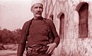 Kush e vrau Isa Boletinin dhe si e përshkruan Millovan Gjillas masakrën e 23 janarit 1916 në urën Ribnicës?