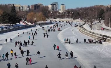 Kanada, sheshi më i madh natyror në botë për patinazh, Rideau Canal Skateway, hapet për herë të parë në dy vjet