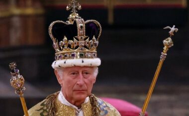 Mbreti Karli III do të ndërtojë 2500 shtëpi në një qytet historik, revoltohen banorët në Britani