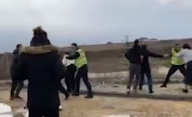 VIDEO / Publikohen pamjet e reja të përleshjes së mërgimtarëve me Policinë e Kosovës në Merdar