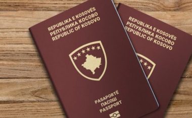 E pabesueshme/ Serbët “kthejnë pllakën”: Dhjetëfishohen aplikimet për pasaportën e Kosovës!