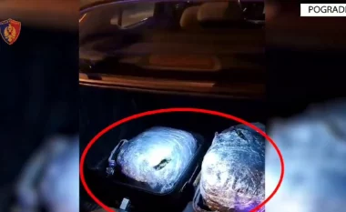 Do trafikonte dy çanta me kanabis dhe armë zjarri drejt Maqedonisë së Veriut, arrestohet 51-vjeçari
