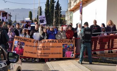 Vrau marokenin në Spanjë, lihet në burg shqiptari Florian Rama pas ekstradimit nga Britania. Tensione para Gjykatës