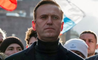 Sfidë e re për Navalny, çdo mëngjes detyrohet të dëgjojë këngë pro-Putin