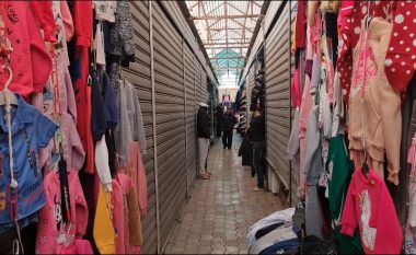 Tregtarët e Durrësit ankohen për situatën e vështirë: S’ka blerës, njerëzit janë larguar, nuk shesim asgjë