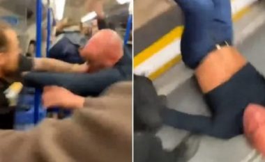 Përleshje masive në tren, burrat godasin njëri-tjetrin (VIDEO)
