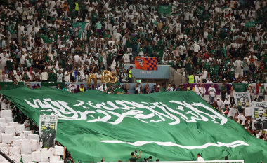 Tifozët arabë kanë humbur arsyen, vazhdojnë t’i fyejnë legjendat e futbollit