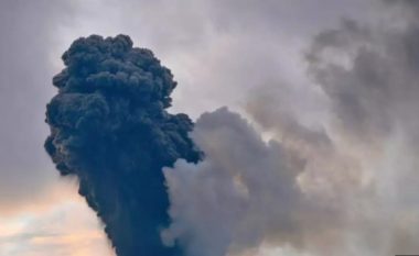 VIDEO/ Vullkani Marapi ku humbën jetën mbi 20 alpinistë, shpërthen sërish