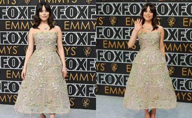 “Wednesday” mahnit me një fustan të qëndisur në “Emmys 2024”
