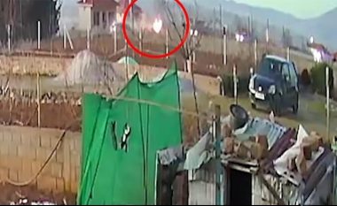 VIDEO/ Aksidenti tragjik në Korçë ku humbi jetën 36-vjeçari, makinat përplasen kokë më kokë, njëra shpërthen në flakë