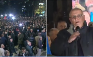 Vasili në protestën e opozitës: Keni një kryeministër që fshihet pas fustaneve të ministreve dhe këmbaleve të Gardës