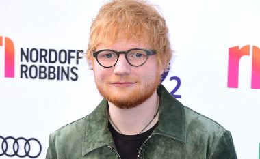 Inspiruese, Ed Sheeran dhuron 1 mln paund për shkollën ku mësoi