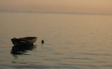 Tragjedi në Durrës, kishte shkuar për të peshkuar, 40-vjeçari bie në ujë! Nisin kërkimet për trupin