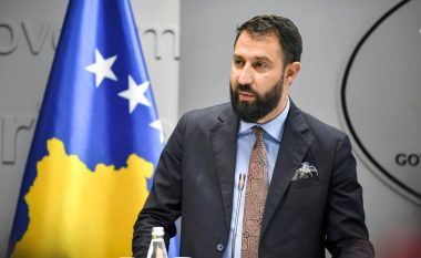 Ministri Krasniqi shmanget me përgjigje kur pyetet pse është ende aktive Komuna paralele në Graçanicë