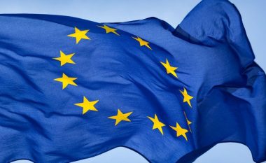 Komisioni Europian propozon: Nëse Serbia nuk zbaton marrëveshjet me Kosovën të mos anëtarësohet në BE