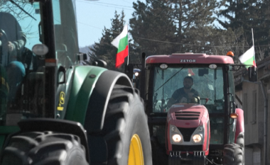 Fermerët në Bullgari i bashkohen protestave me traktorë kundër kufizimeve të BE