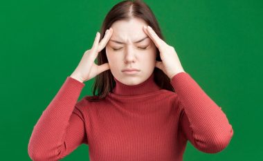 Ky faktor rrit në mënyrë drastike shanset për një migrenë