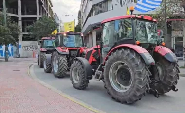 Mbërrijnë traktorët e parë në rrugët e Athinës, priten protesta masive kundër qeverisë