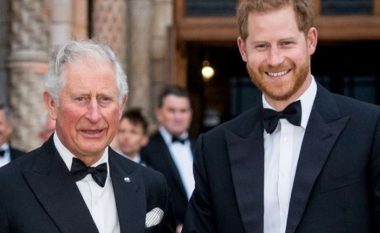 Princ Harry takohet me babin e tij , Mbretin Charles III dhe më pas kalon naten në një hotel dhe jo në rezidencat mbretërore