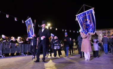 Karnavalet së bashku/ Pjesë e festimeve në Tuz të Malit të Zi edhe artistët dhe banda e qytetit të Shkodrës
