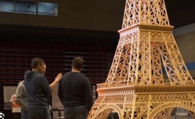 Fillimisht u refuzua, kulla Eiffel e ndërtuar me shkrepëse futet në librin e rekordeve, Guinness