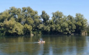 U mbyt në ujërat e lumit Buna teksa peshkonte, gjendet pas dy muajsh trupi i 65-vjeçarit nga Mitrovica