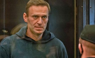Trupi i Navalnyt “peng” pas vdekjes, autoritetet ruse do ta mbajnë edhe 14 ditë të tjera
