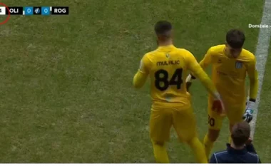 Skuadra sllovene zëvendëson portierin pas vetëm 20 sekondash