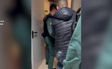 Përpiqet të fshihet në një pyll, arrestohet shqiptari i kërkuar në Barcelonë