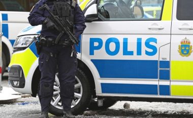 Suedia nën “pushtetin” e bandave, qeveria promovon kontrolle trupore edhe për fëmijët