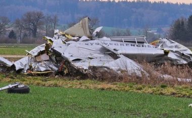 Tragjedi në Zvicër: Avioni i parashutistëve rrëzohet pranë aeroportit, piloti humbet jetën