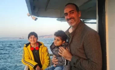 “Djali im është i tmerruar, fle me pallto gjatë natës që të jetë gati”, dëshmitë e njerëzve pas tërmetit të fuqishëm vjet në Turqi