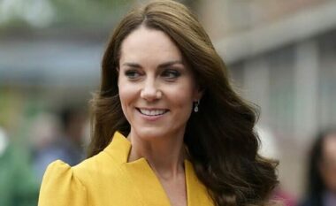 Kate Middleton ndan me fansat foton e parë me fëmijët pas operacionit