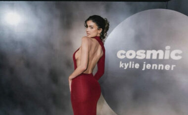 Kylie dhe shfaqja e saj seksi në festën e prezantimit për aromën në LA