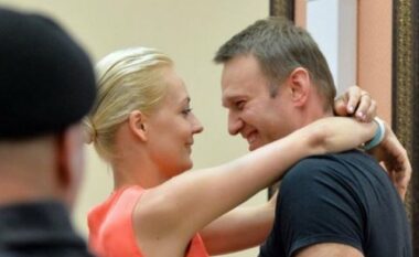 E veja e Navalnyt mesazh lamtumire drejt tij: Nuk di si të jetoj pa ty, Lyosha, faleminderit për 26 vjet lumturi!