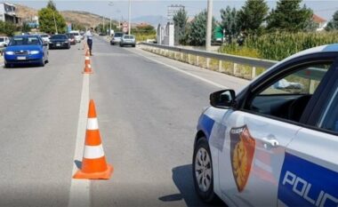 Aksident në aksin Korçë-Pogradec/ Makina përplaset me furgonin, i plagosur mbetet një pasagjer