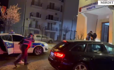 Morën me forcë në automjet 19 vjeçarin dhe e mbyllën në një garazh në Rrëshen, arrestohen dy të rinj