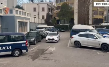 Emrat/ Sekuestrohen dy armë zjarri dhe municion luftarak, vihen në pranga dy persona në Tiranë