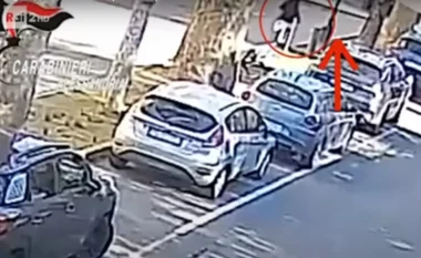 Çmendet shqiptari në Itali, nuk pranoi ndarjen, tenton të përplasë me makinë ish-partneren e tij (VIDEO)