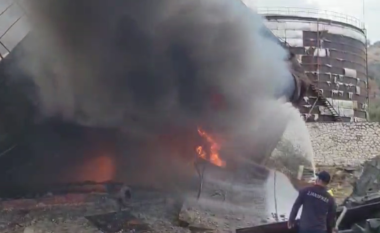 Merr flakë ish-depozita e naftës në Ballsh, zjarrfikëset ndodhen në vendngjarje