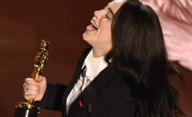 Billie Eilish bën histori në ndarjen e çmimeve, fiton Oscar-in e dytë për “Këngën më të mirë”