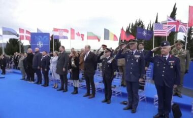 Nis ceremonia e përurimit të bazës ajrore të NATO-s në Kuçovë, të pranishëm Rama, Begaj dhe Peleshi