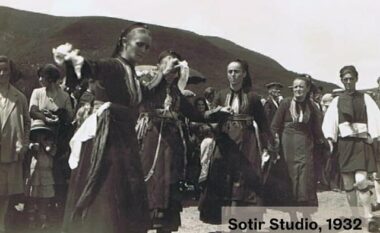 FOTOT E RRALLA/ Vallet rituale të Ditës së Verës në Dardhën e vitit 1932