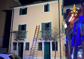 Zjarr në një shtëpi në Venecia, 3 të vdekur