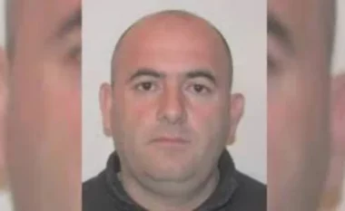 Ekzekutimi i Gentjan Bejtjas, makina e përdorur nga autorët ishte vjedhur në Shkodër! Në vendngjarje 50 gëzhoja plumbash, shoqërohen në polici disa persona