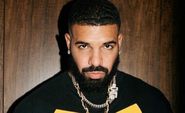 Drake i premton fansit në koncert se do t’i paguajë borxhin e shtëpisë (VIDEO)